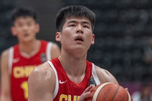 打得很强硬！陈家政全场6中3&amp;三分3中2得到10分4助2断