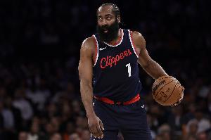 开云平台-我专注喂饼！哈登被夹击半场仍送5助攻！正负值+16！